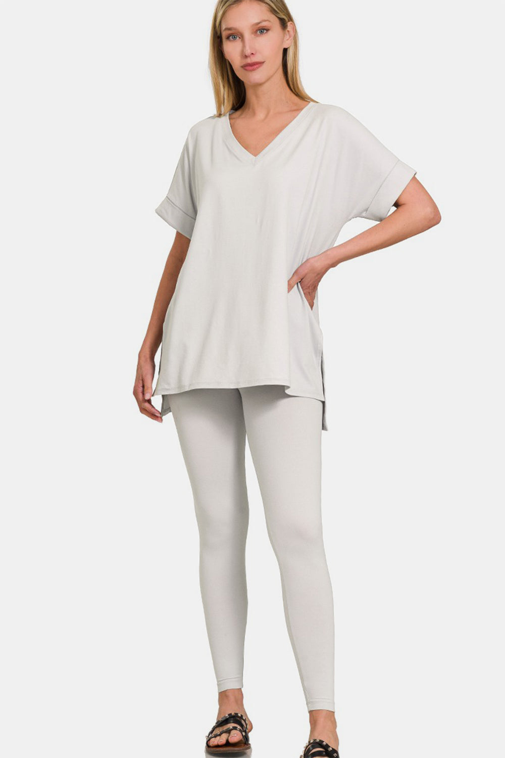 Ensemble de détente Zenana : t-shirt à manches courtes et col en V, leggings roulés