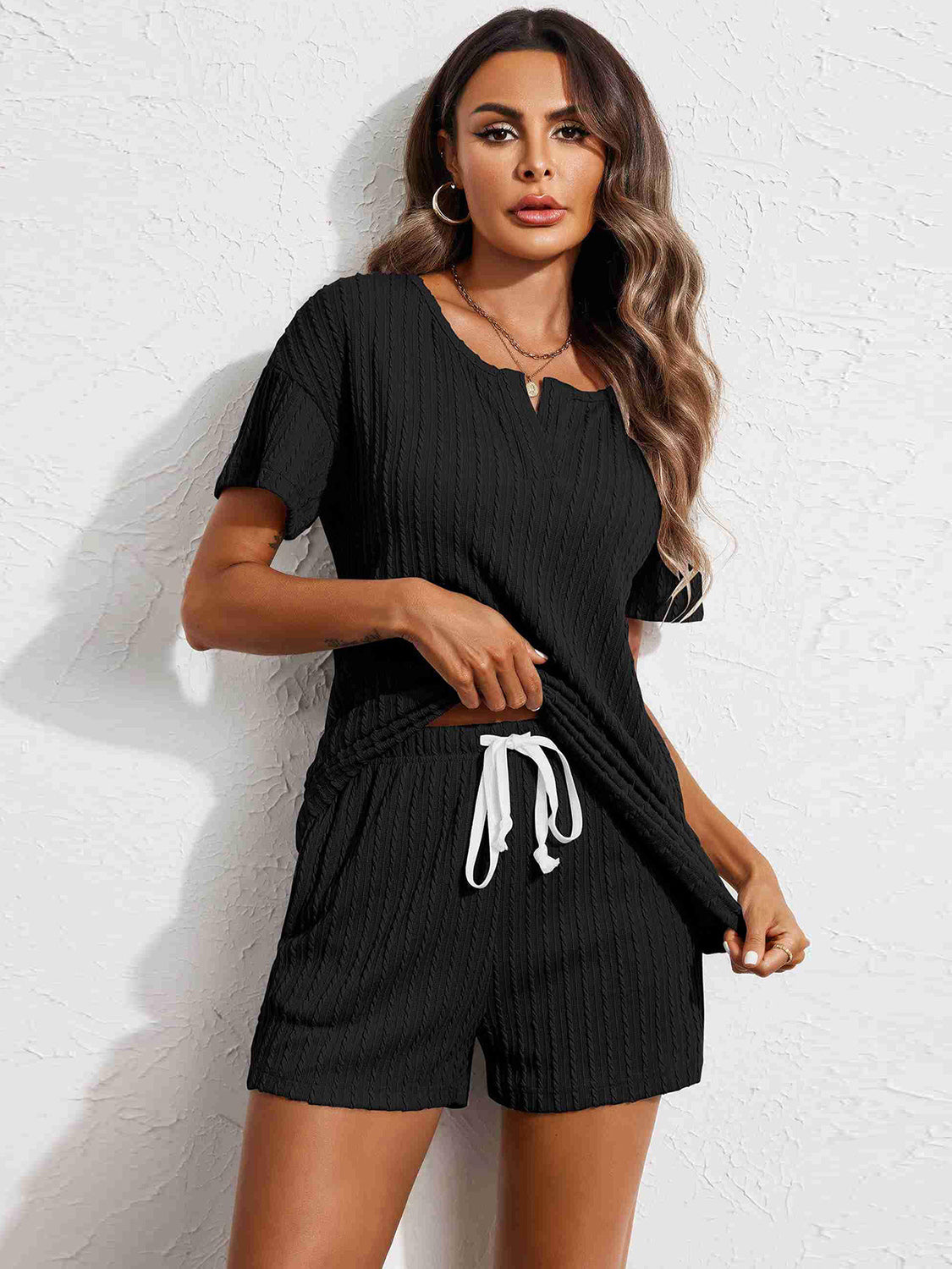 Ensemble haut à manches courtes et short crantés