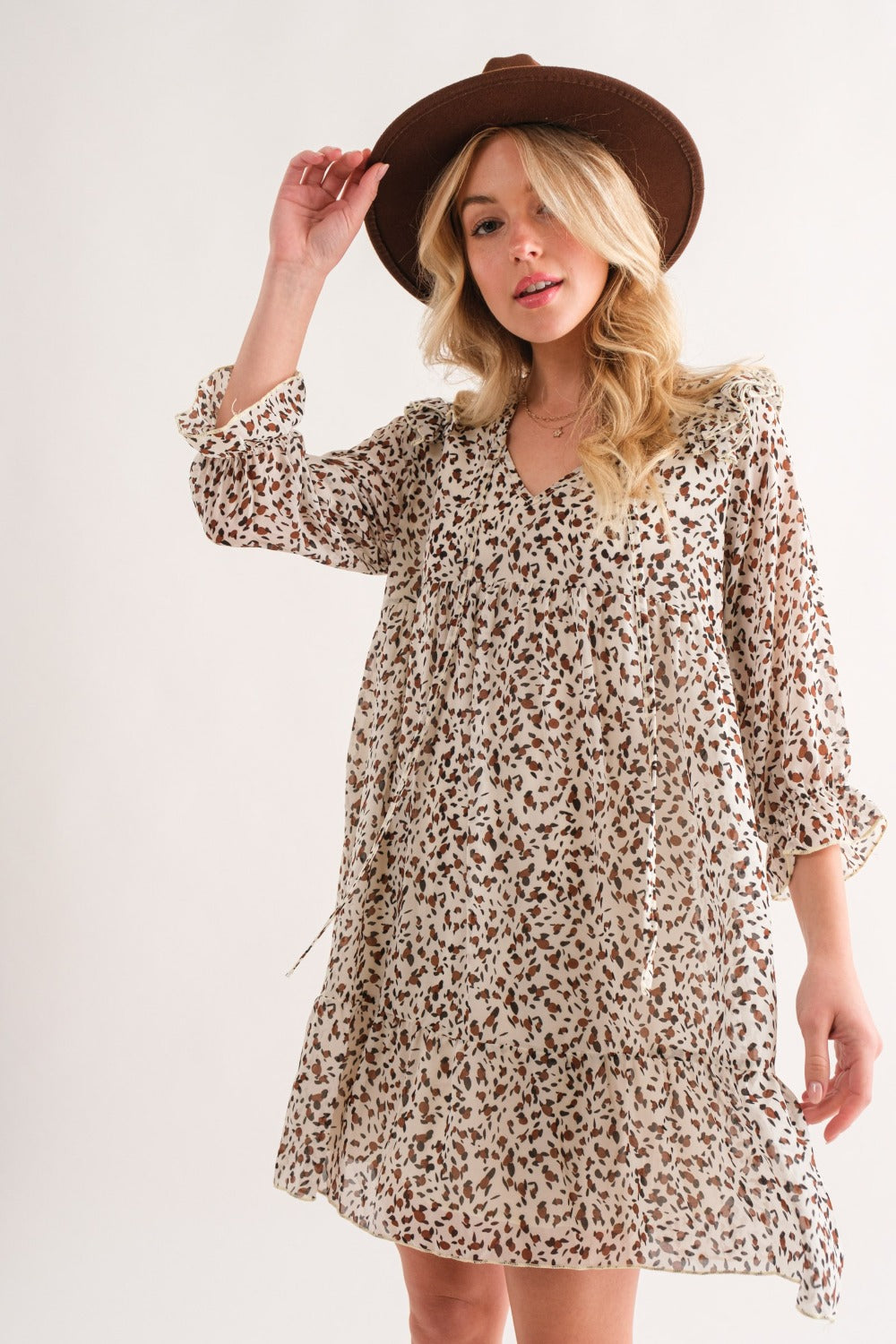 Et la mini-robe tissée à ourlet volanté léopard