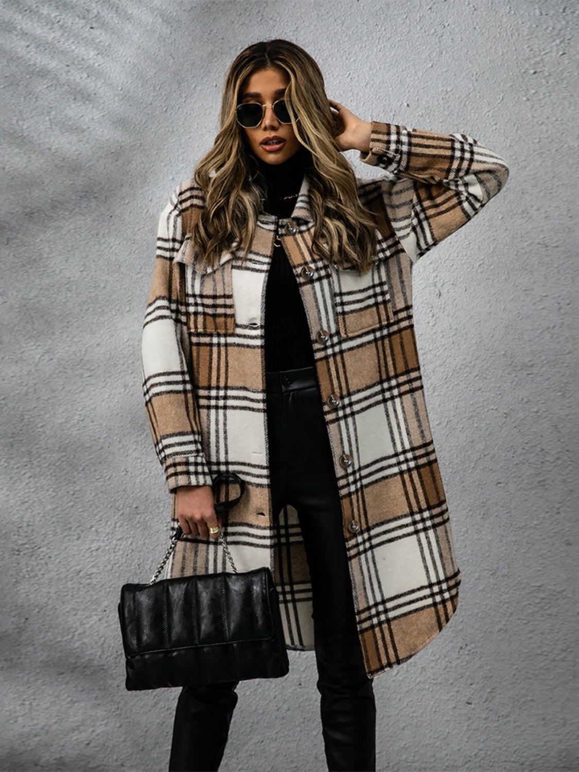 Manteau à manches longues et col à carreaux