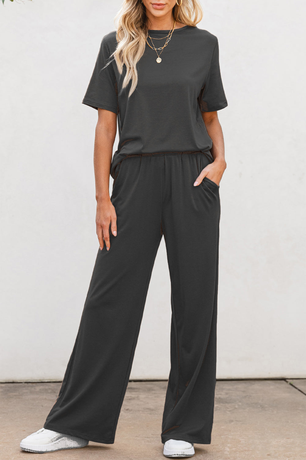 Ensemble haut à manches courtes et pantalon à col rond