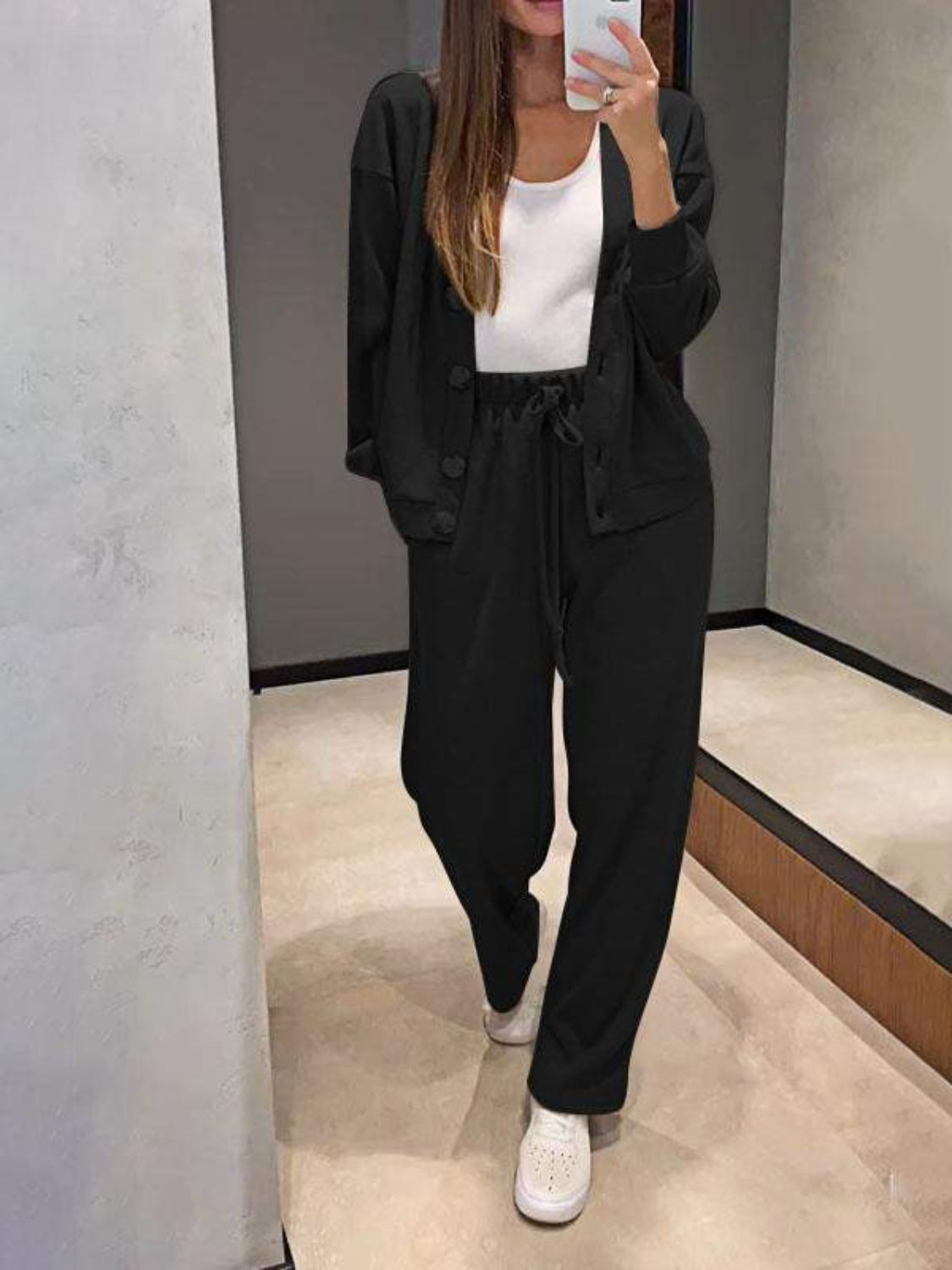 Ensemble haut à manches longues et pantalon boutonnés pleine grandeur