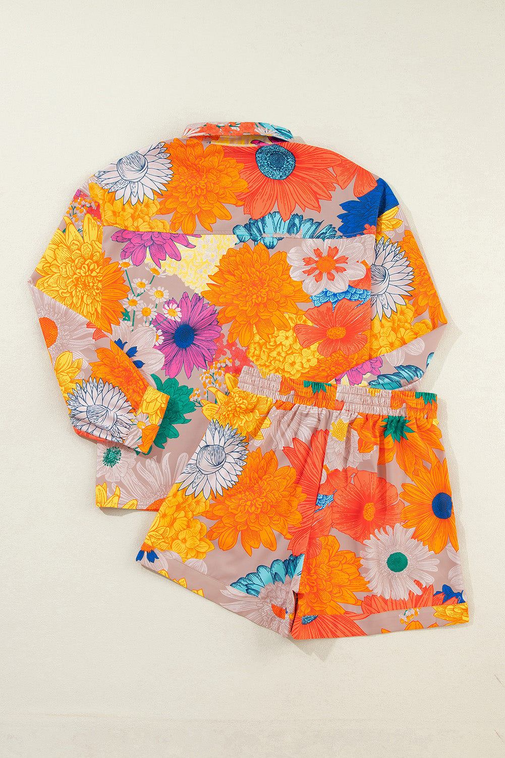 Ensemble haut à manches longues et short imprimé boutonné