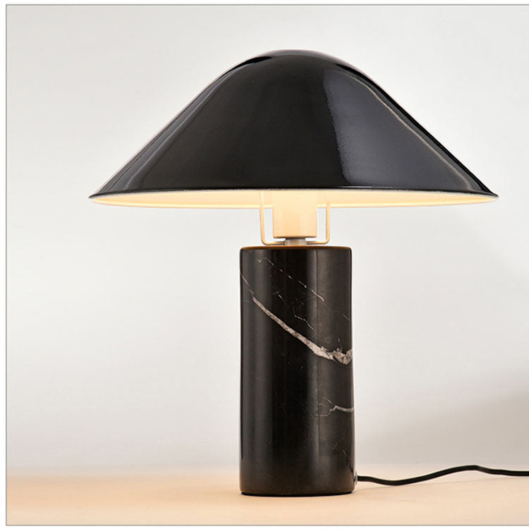 Lampe de table champignon en marbre, design nordique moderne et minimaliste, idéale pour un salon, une table de chevet, un bureau ou une créativité personnalisée.