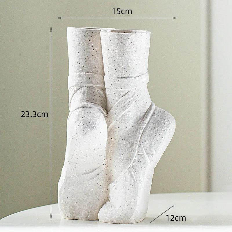 Vase en céramique, chaussures de ballet, danseuse, portrait réaliste, sculpture, vase à fleurs, arrangement floral, artisanat, décoration de la maison, accessoires
