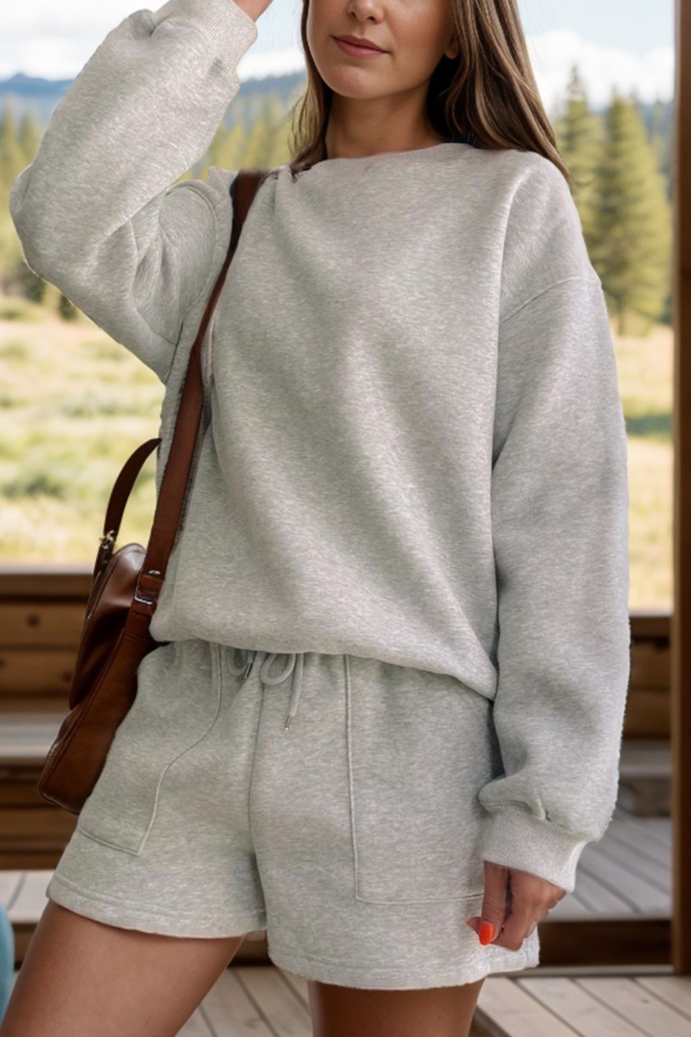 Ensemble sweat-shirt à col rond et épaules tombantes et short