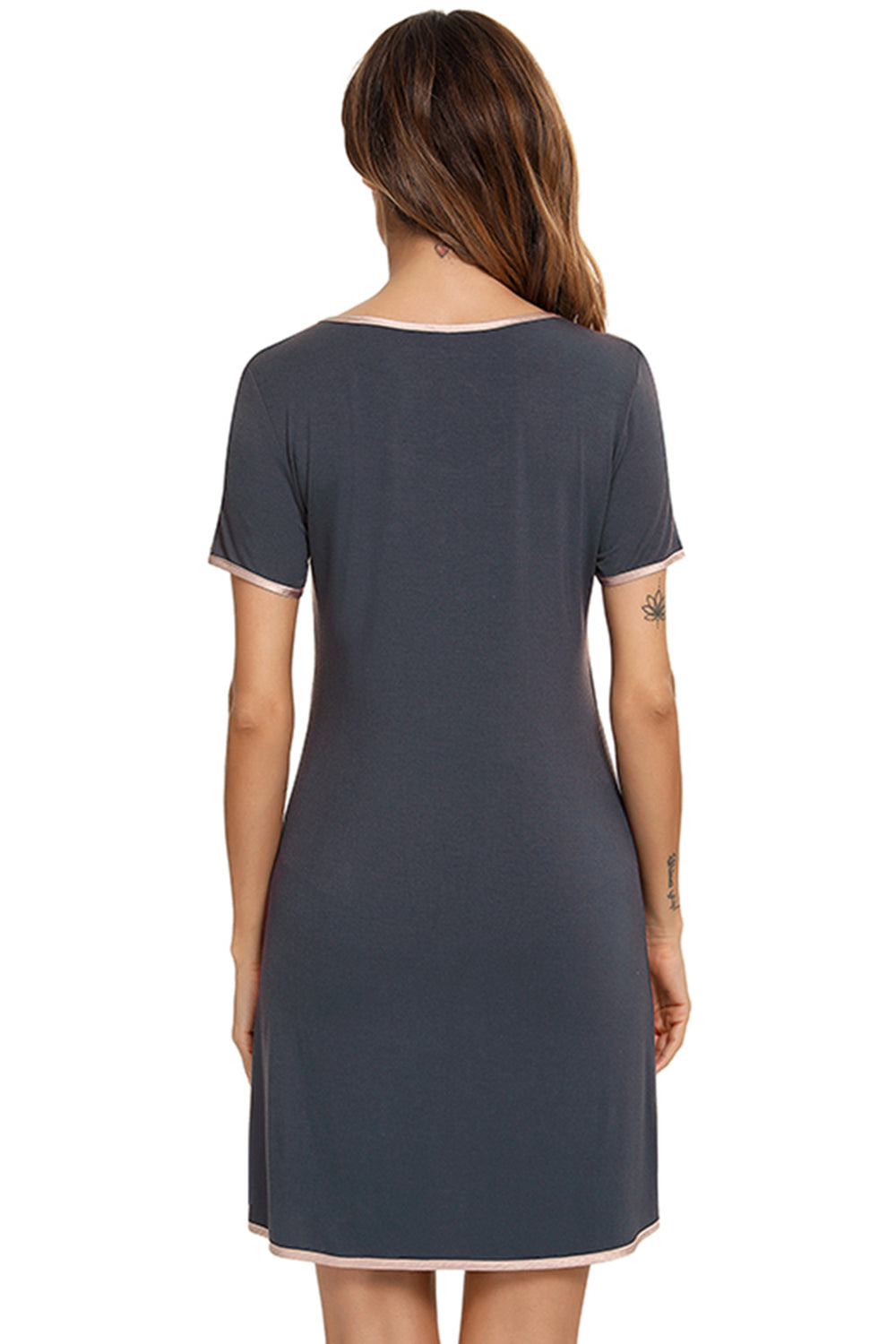 Robe longue à col rond et poches contrastées