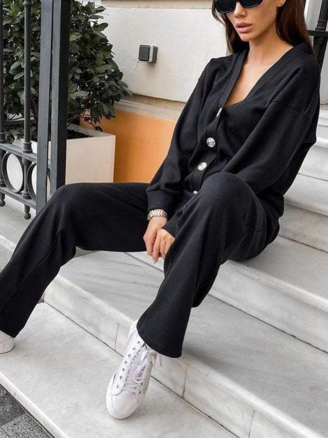 Ensemble haut à manches longues et pantalon boutonnés pleine grandeur