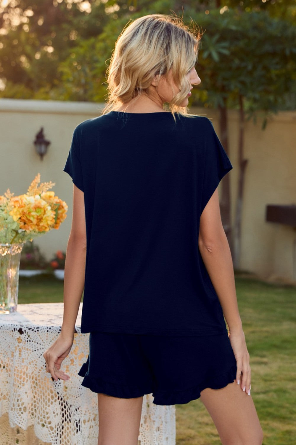 Ensemble de détente composé d'un t-shirt à manches courtes et d'un short à cordon de serrage