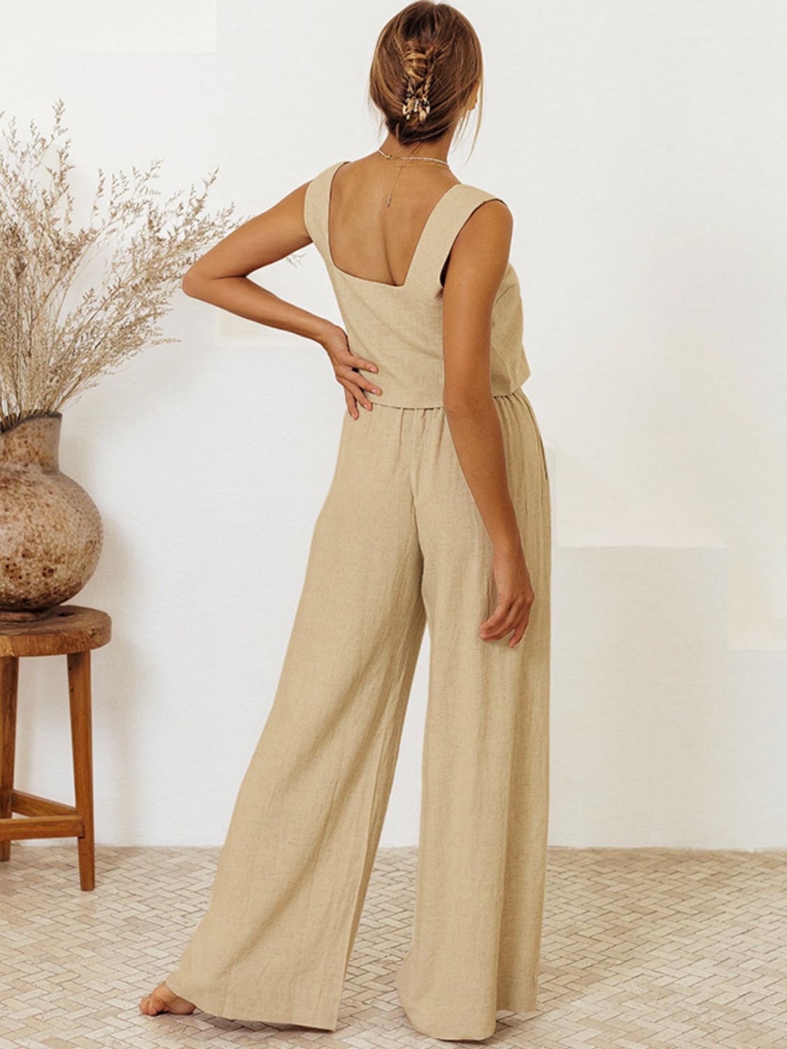 Ensemble haut sans manches et pantalon à col carré