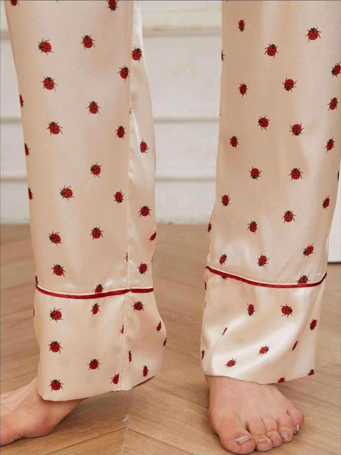 Ensemble de détente haut et pantalon à poches et passepoils contrastés