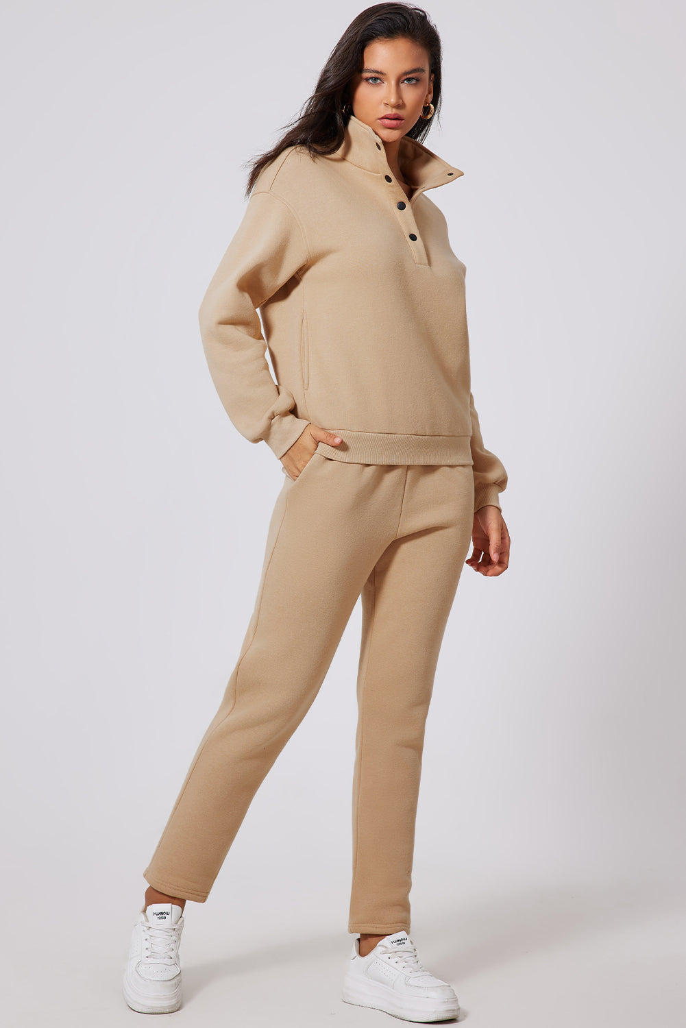 Ensemble haut à col roulé et pantalon à demi-pression