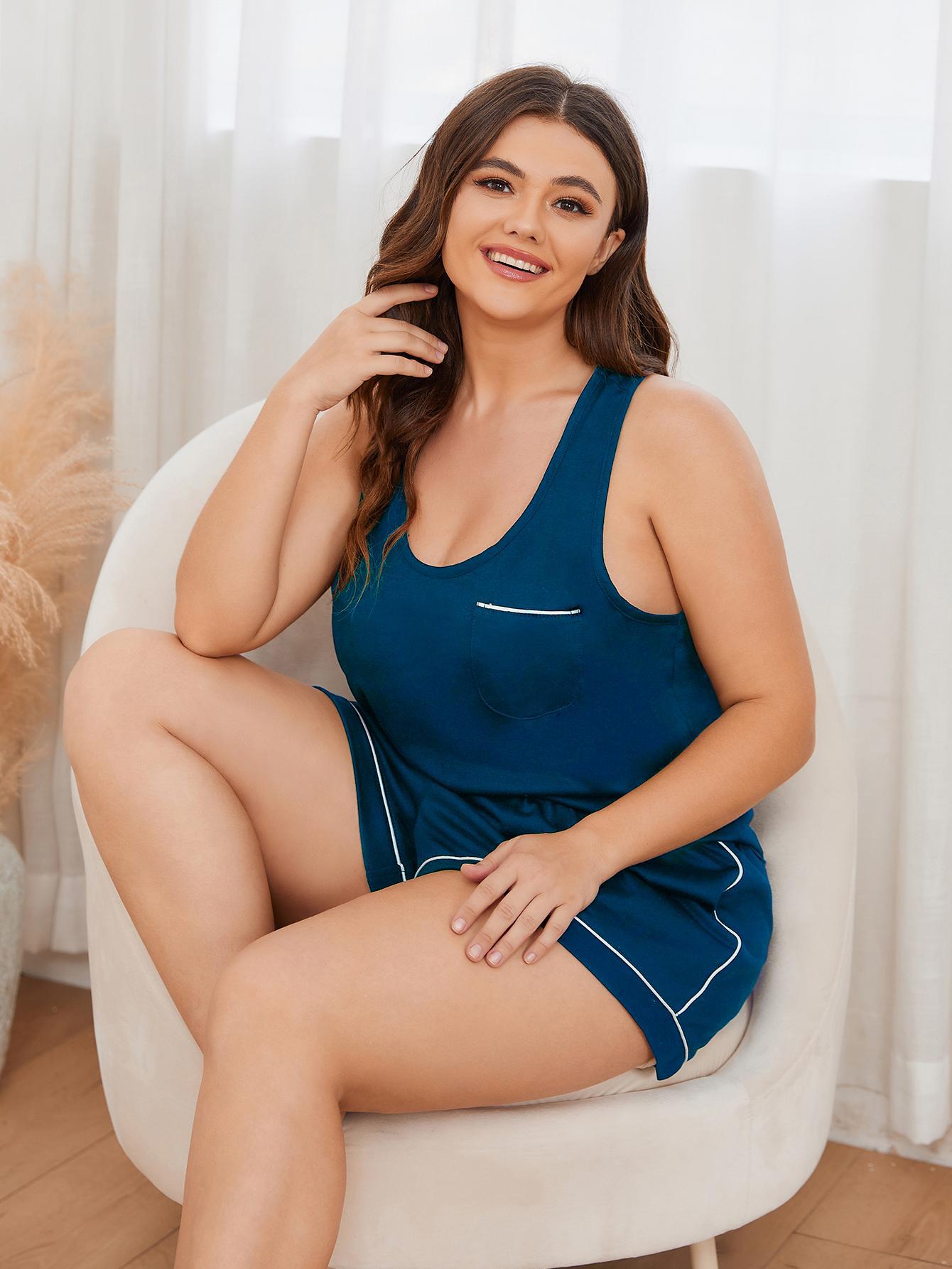 Ensemble de détente grande taille avec débardeur et short à dos nageur et passepoils contrastés