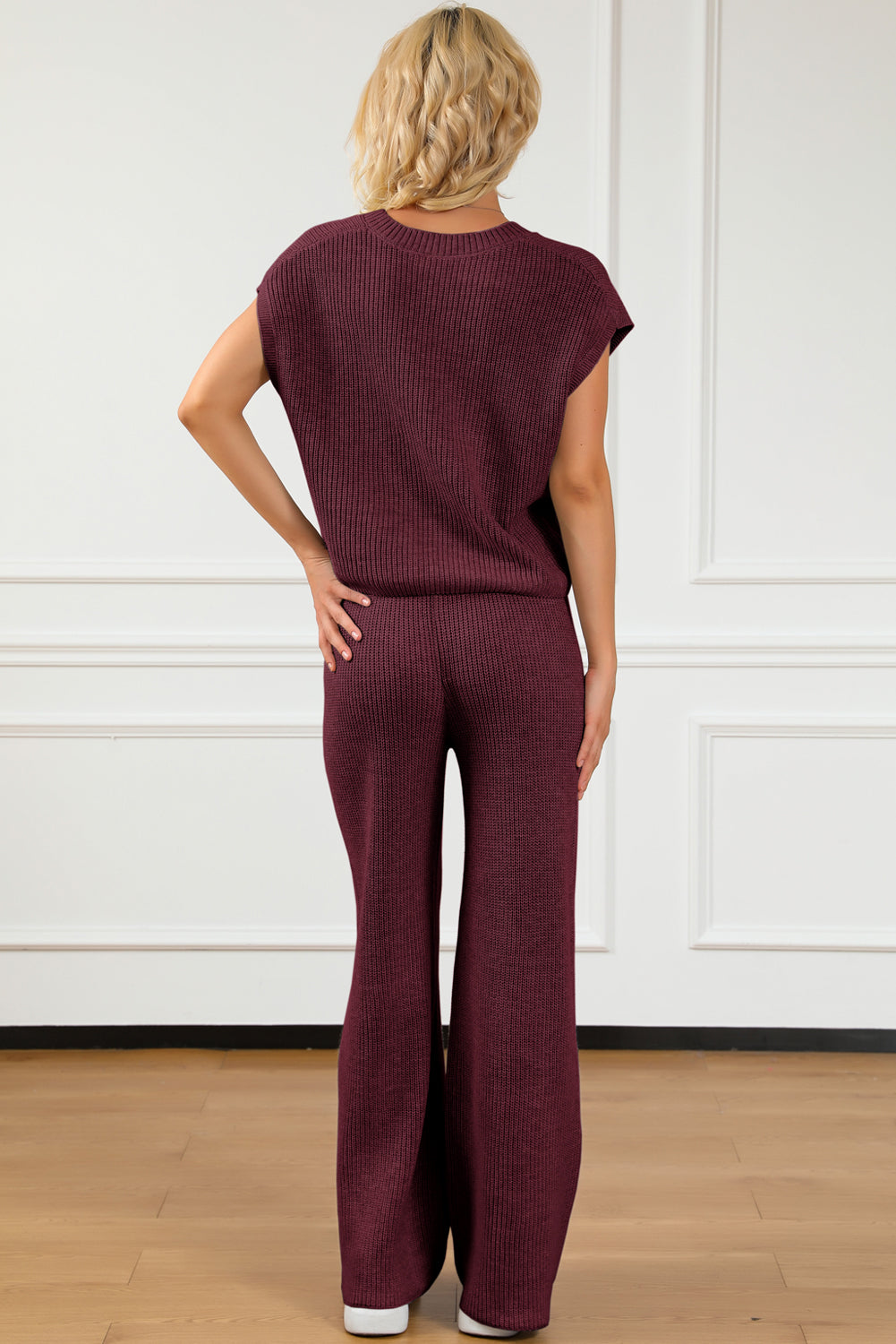 Ensemble haut à col en V et pull à jambes larges