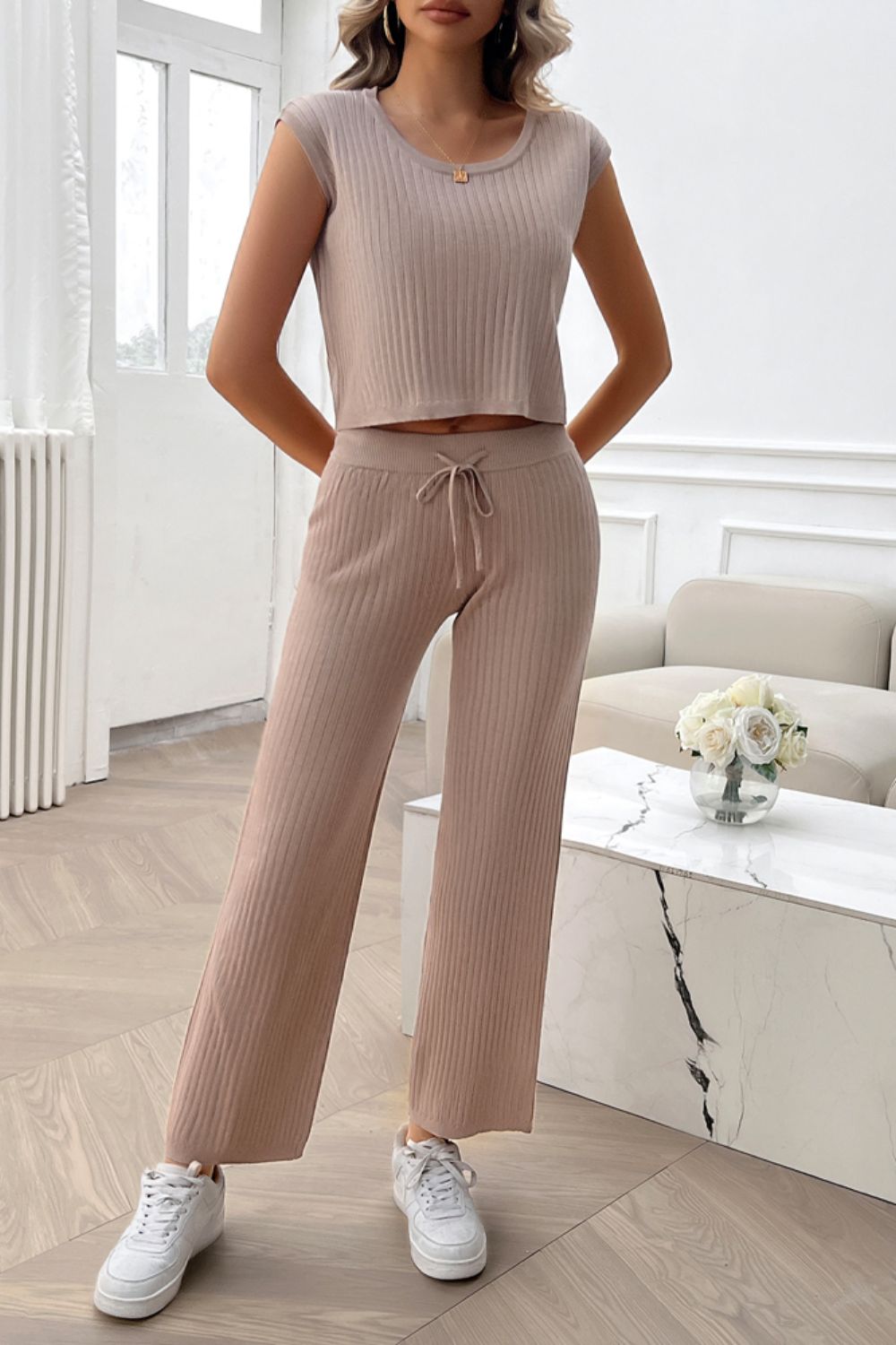 Ensemble haut et pantalon côtelés à col rond