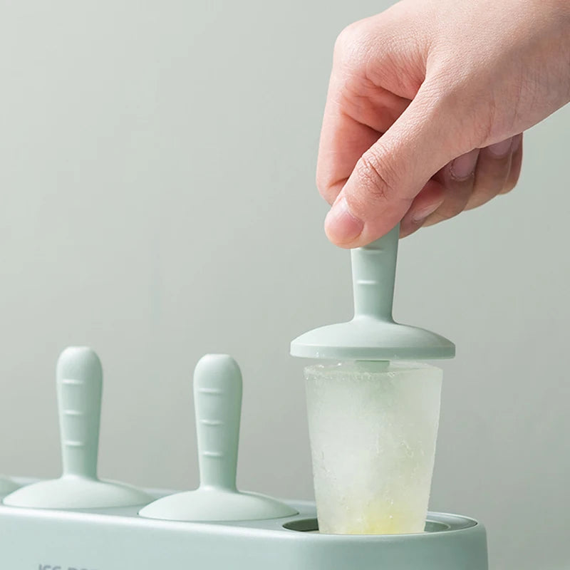 Lot de 4 moules à glace réutilisables, lavables au lave-vaisselle, durables et faciles à utiliser.