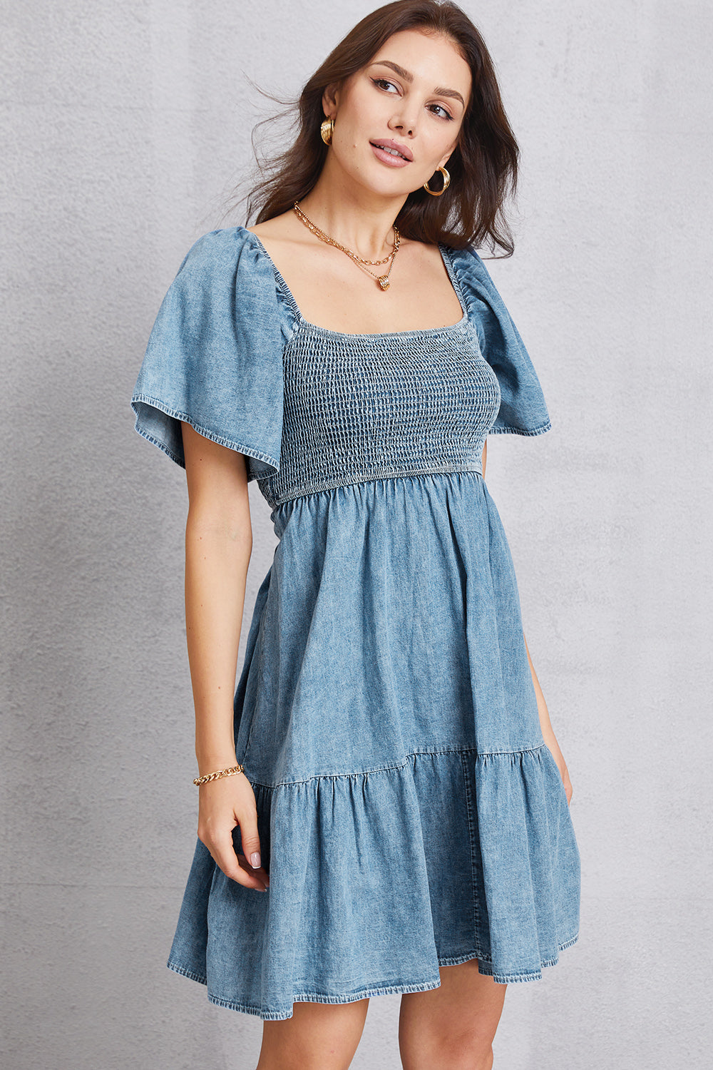 Robe mini en jean à col carré et smocks