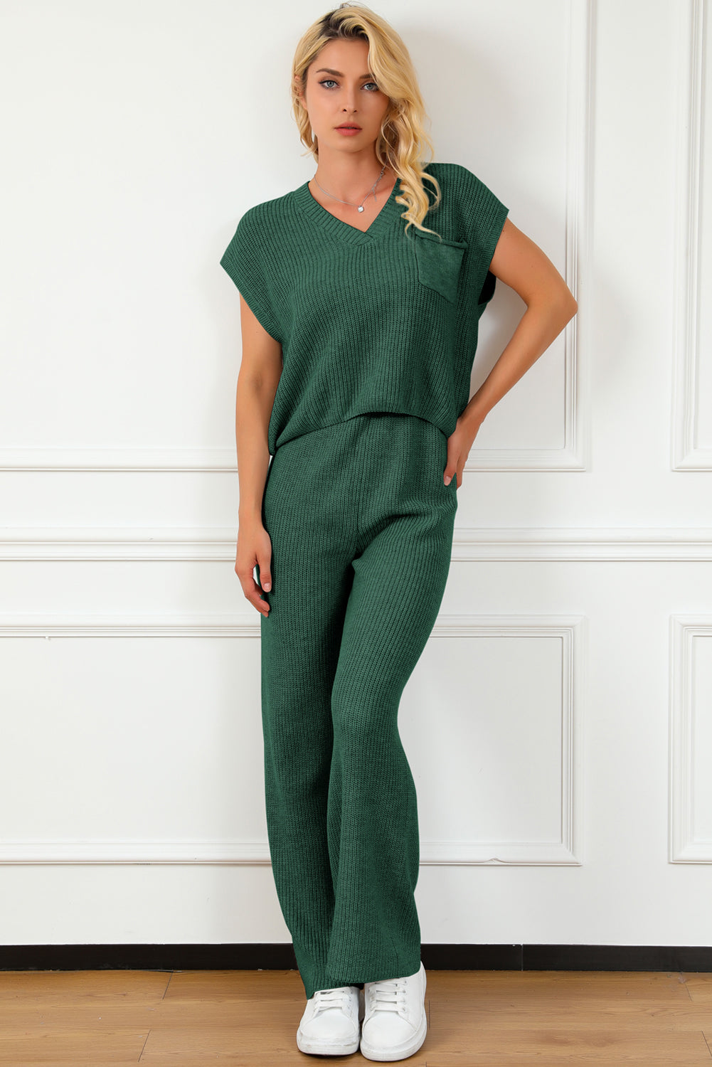 Ensemble haut à col en V et pull à jambes larges