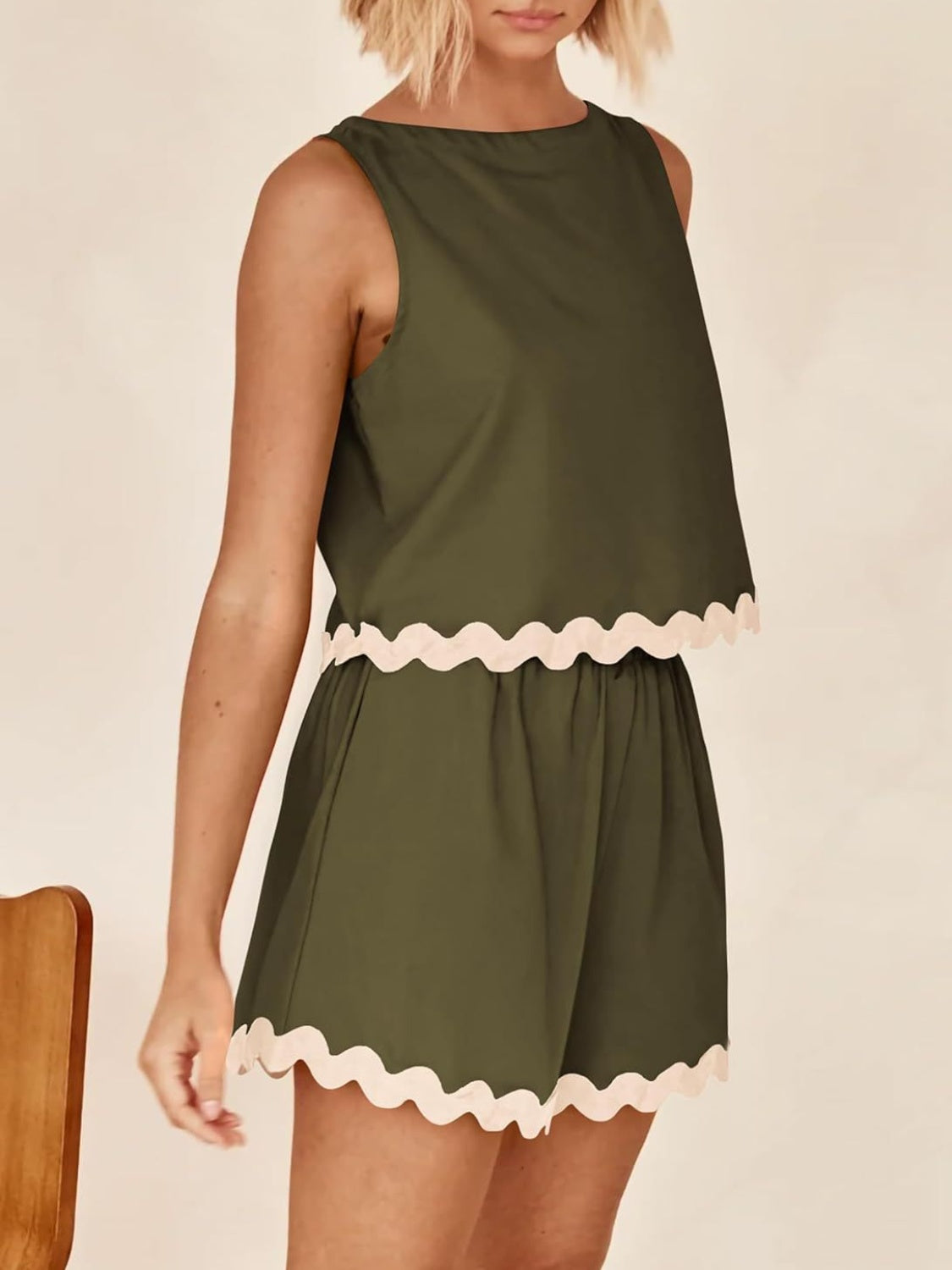 Ensemble haut sans manches et short à bordure contrastée