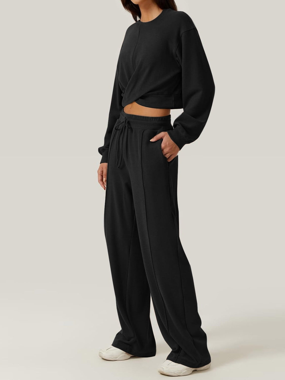 Ensemble haut à col rond croisé et pantalon à cordon de serrage