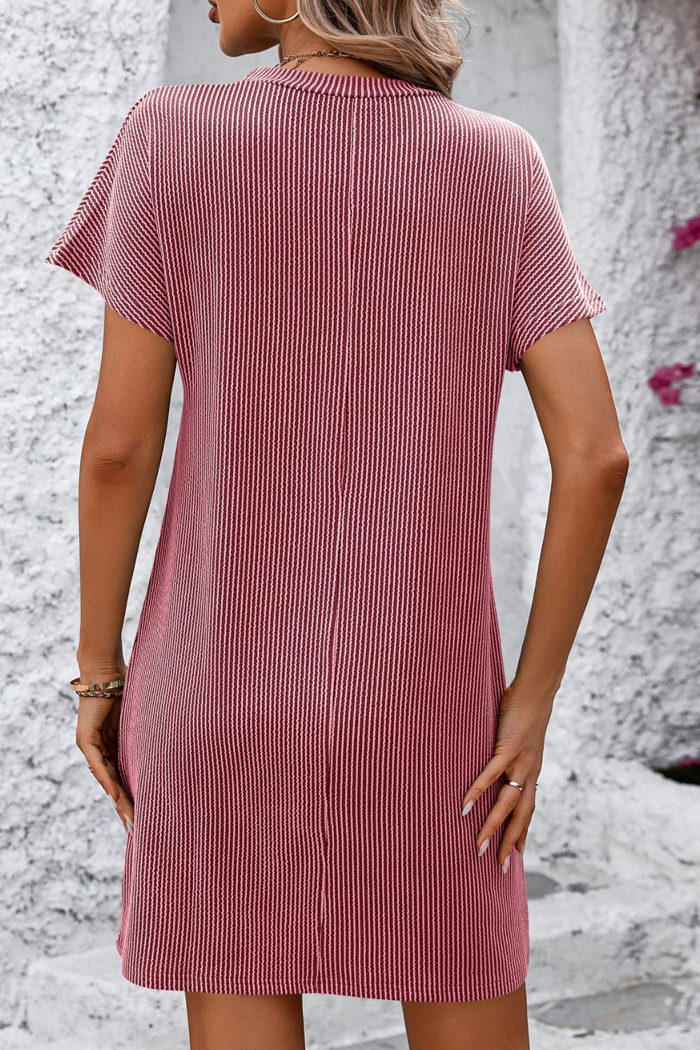 Robe mini-t-shirt à manches courtes et rayures côtelées