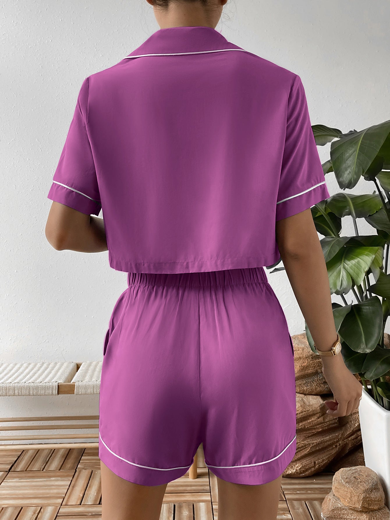 Ensemble de détente Ivy Lane avec chemise courte et short à col à revers contrasté