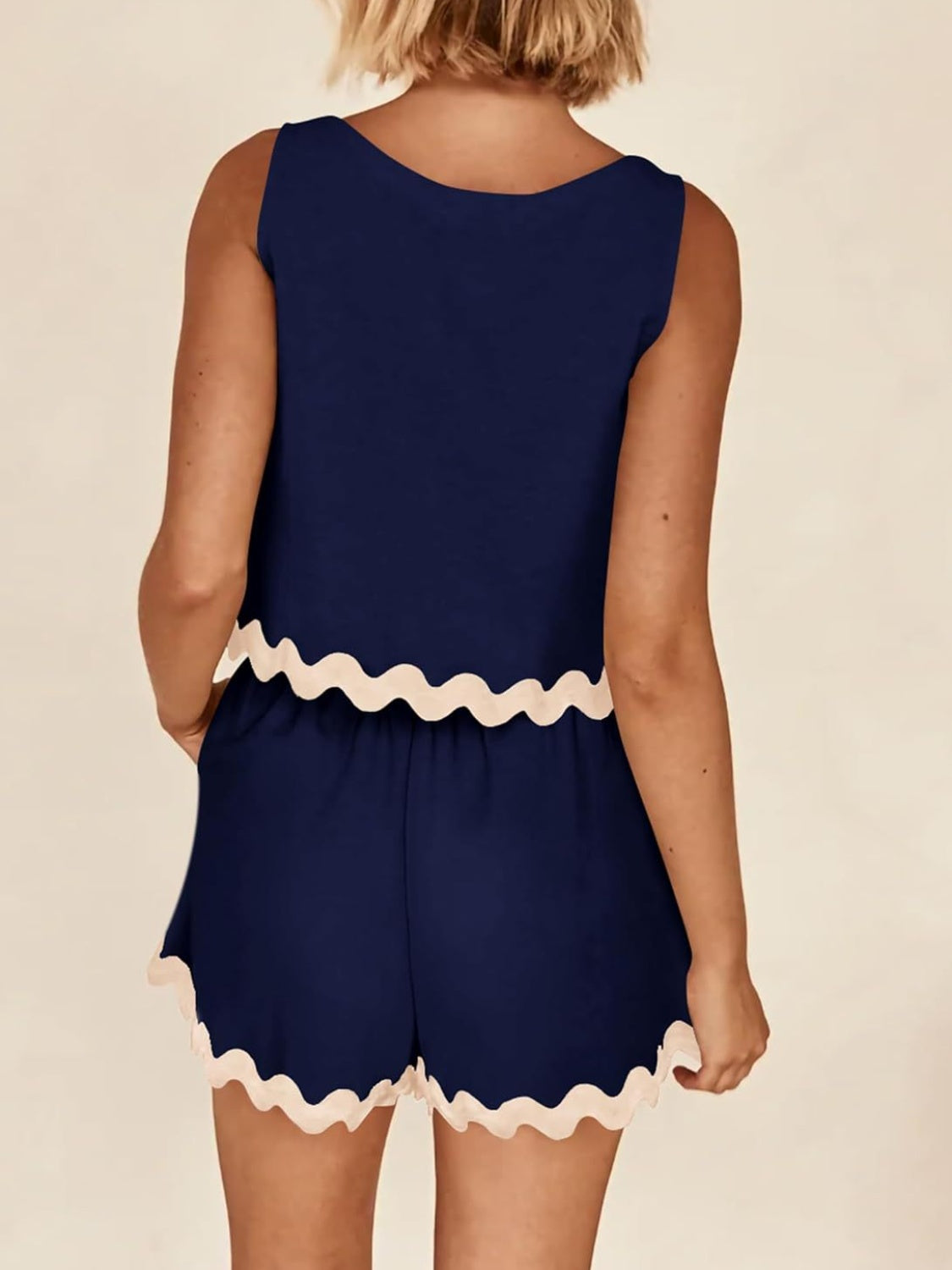 Ensemble haut sans manches et short à bordure contrastée