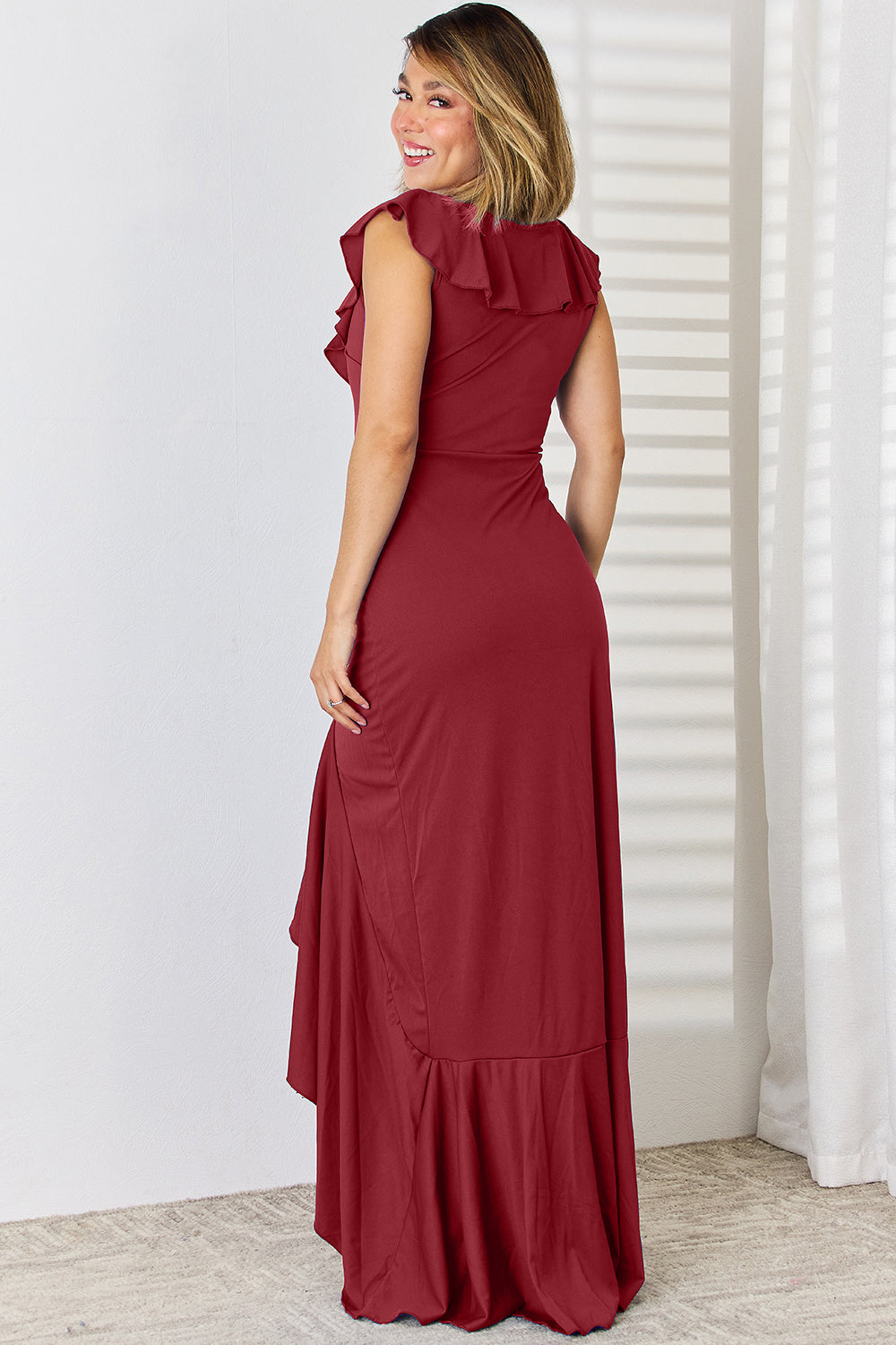 Robe à volants et col en V