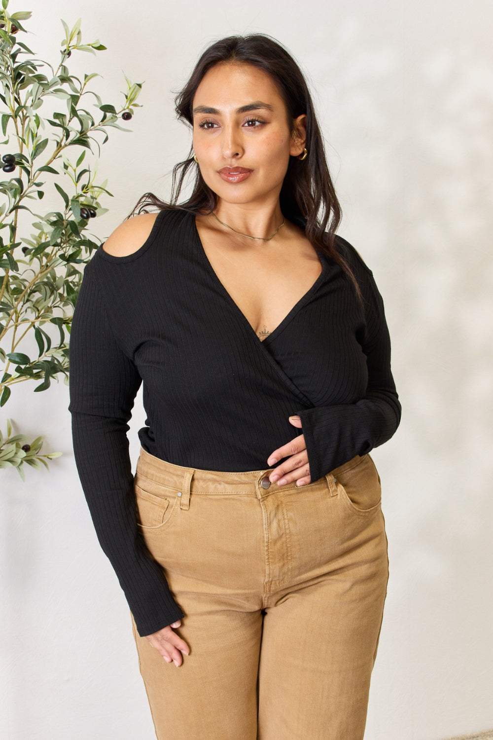 Haut côtelé à épaules dénudées et surplis, grande taille, Culture Code