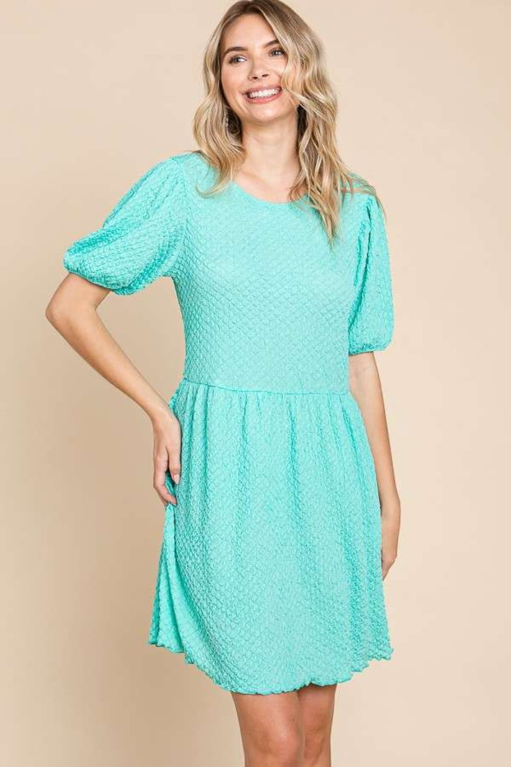 Robe texturée à col rond et manches bouffantes Culture Code