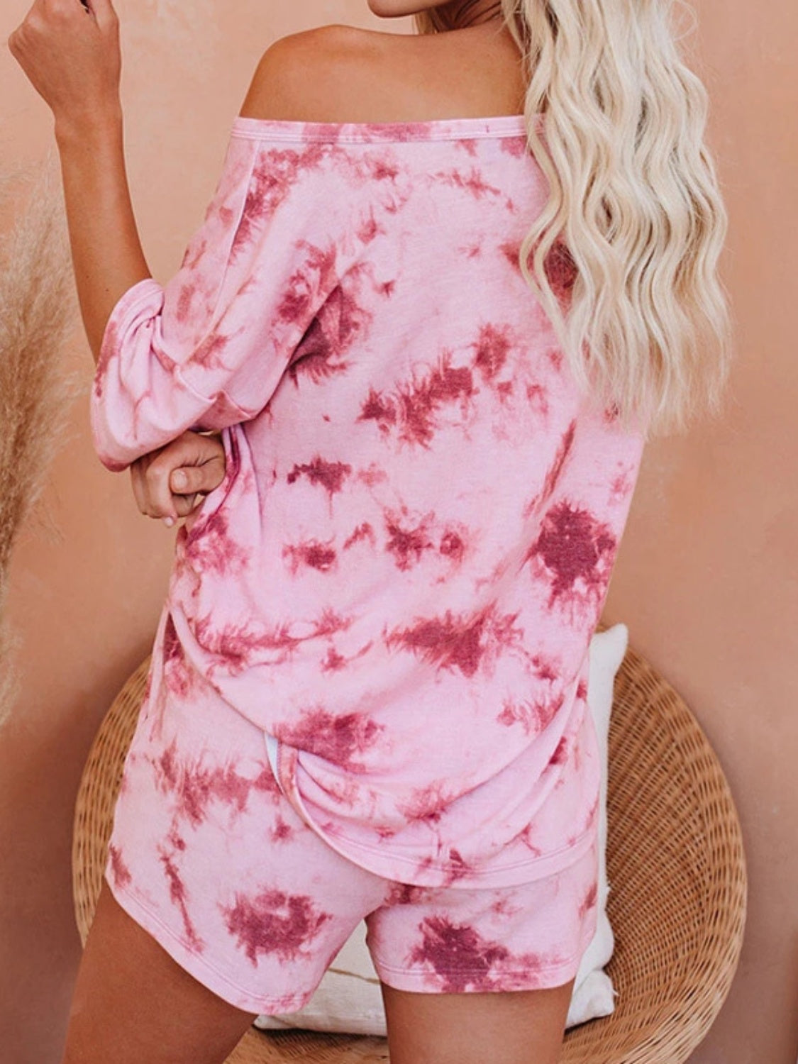 Ensemble haut à manches courtes et short tie-dye