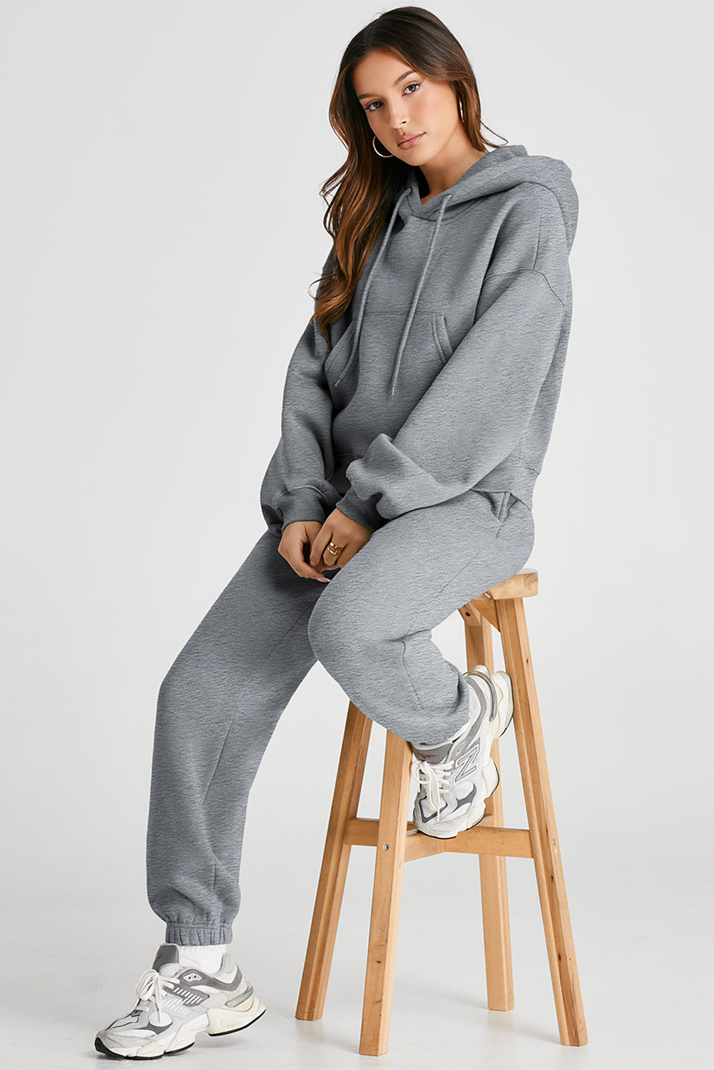 Ensemble actif haut à capuche et pantalon à épaules tombantes