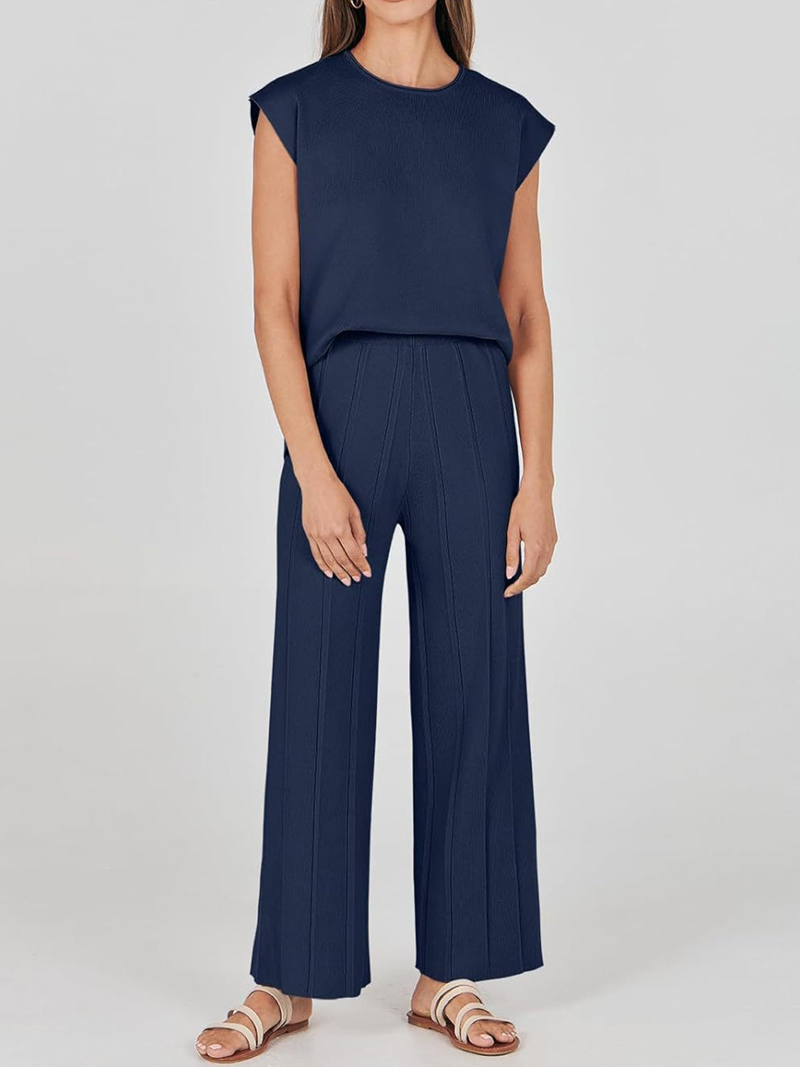 Ensemble en tricot haut à manches courtes et pantalon à col rond