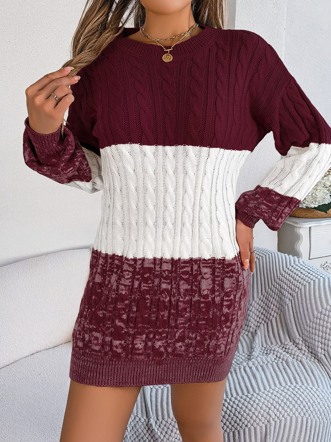 Robe pull à col rond en maille torsadée et blocs de couleurs