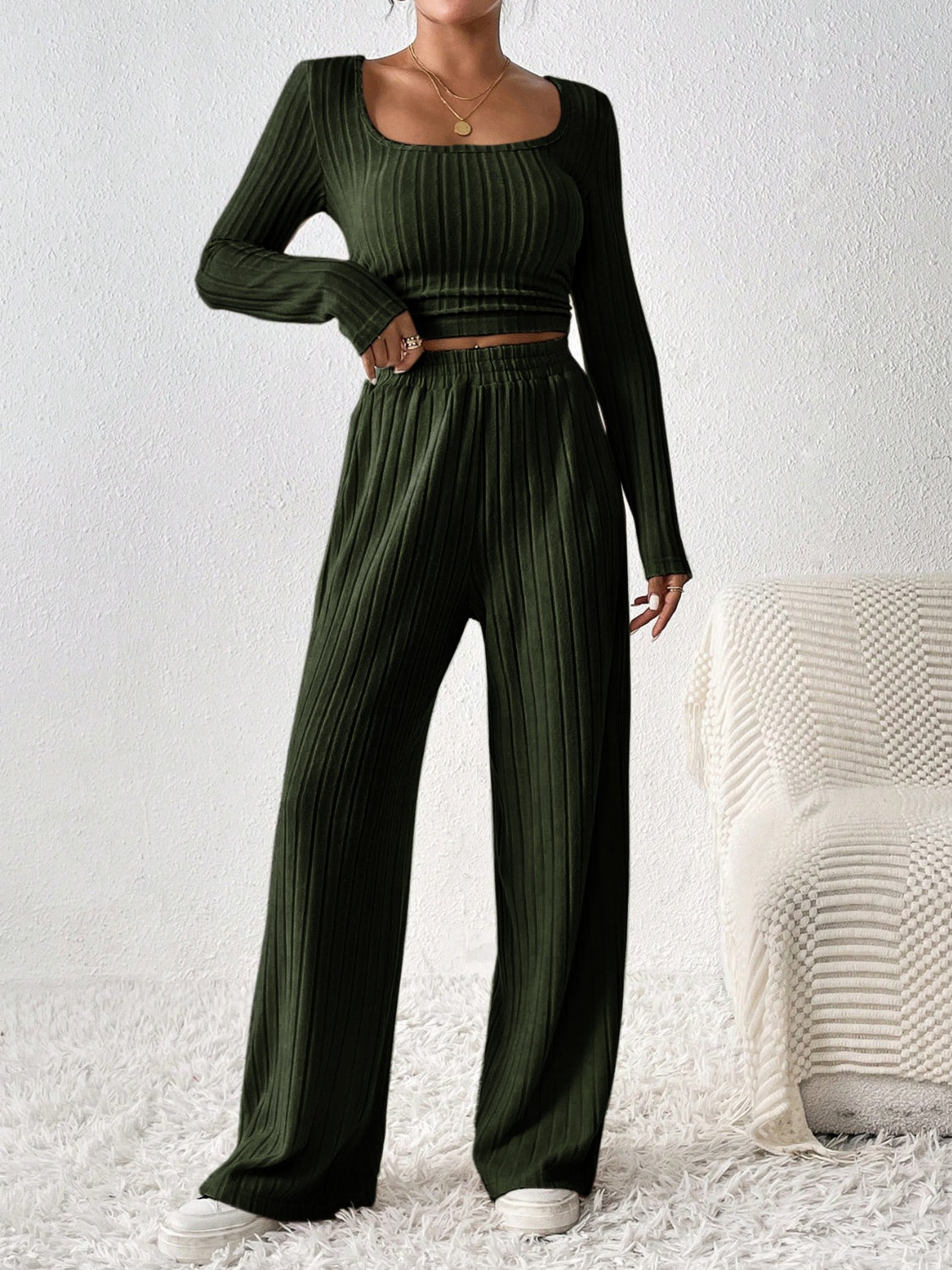 Ensemble haut à manches longues et pantalon à col rond