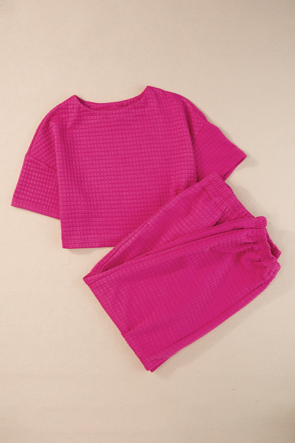 Ensemble haut à manches courtes et col rond et pantalon à taille élastique