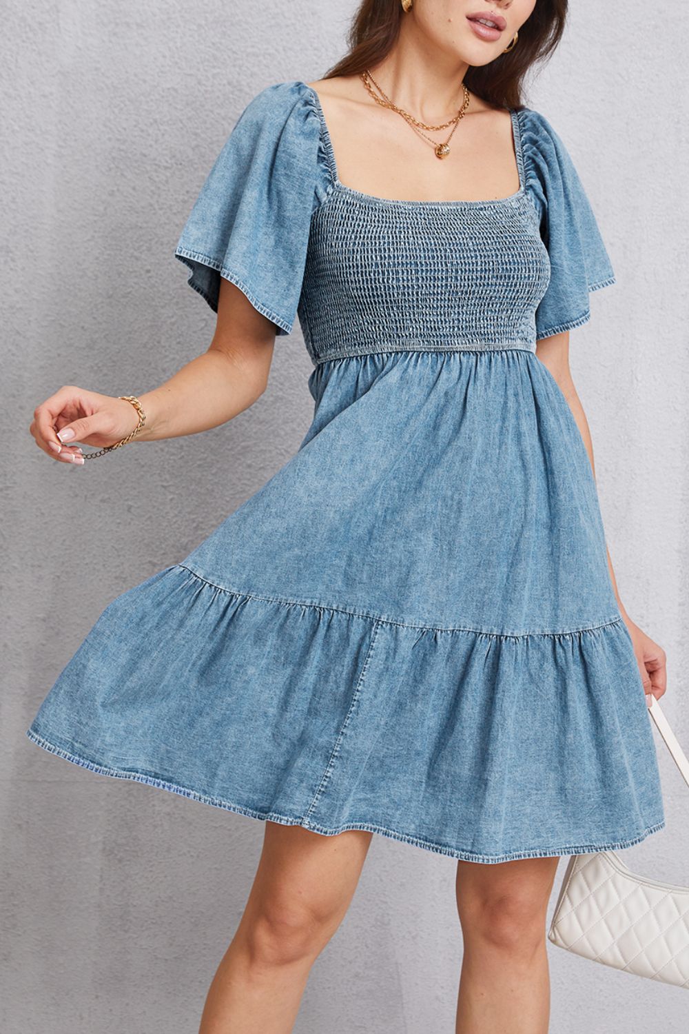 Robe mini en jean à col carré et smocks