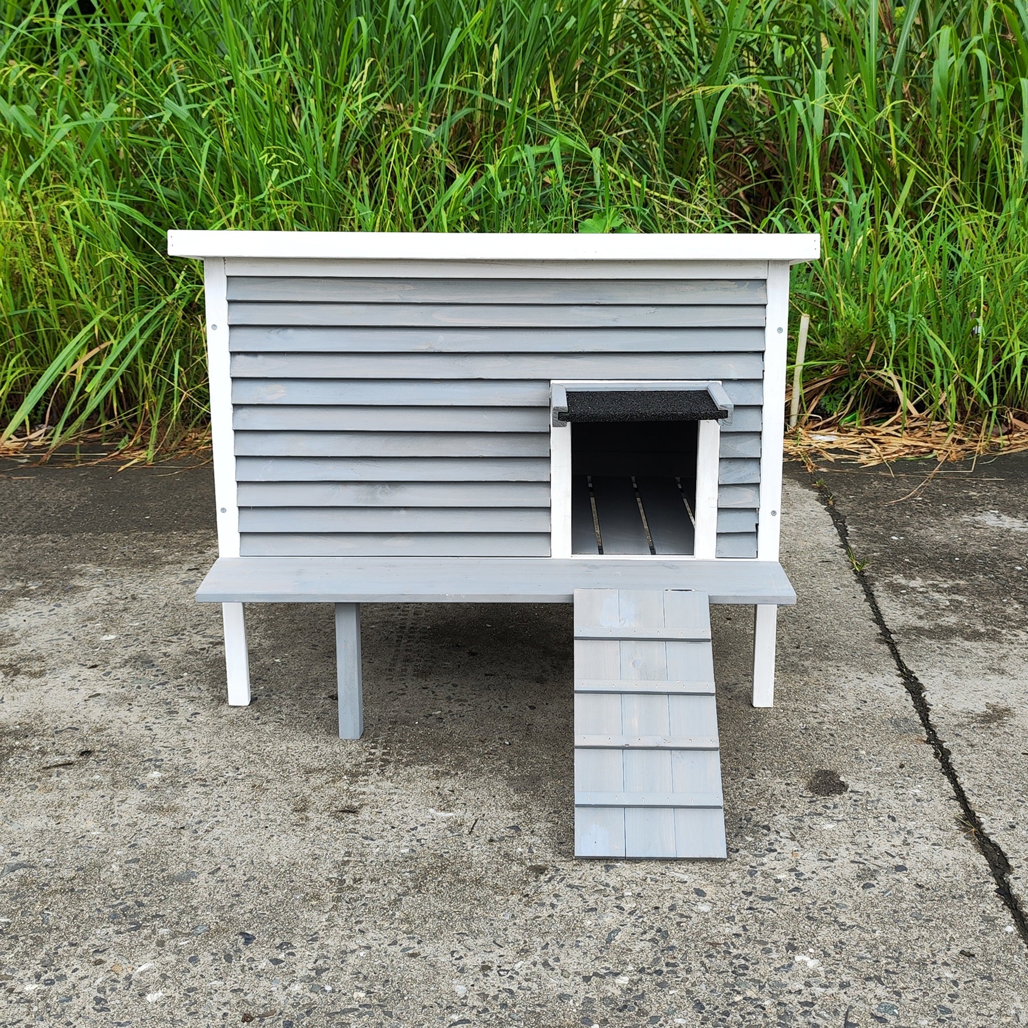Niche d'extérieur respirante pour chats sauvages, abri pour chats sauvages avec porte de secours et terrasse