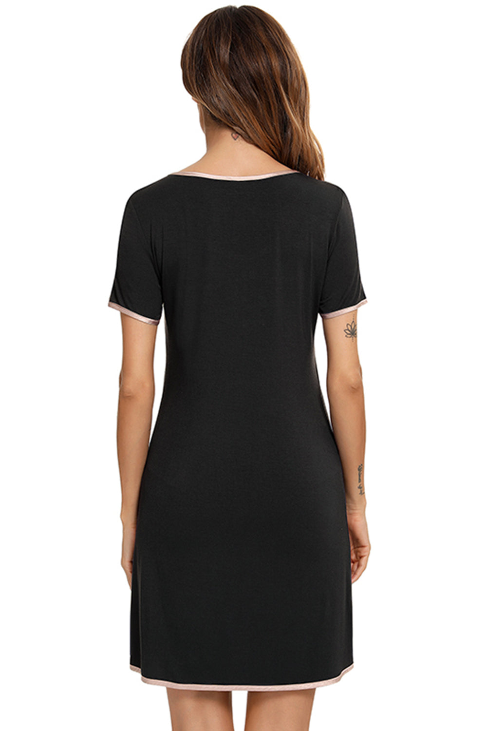 Robe longue à col rond et poches contrastées