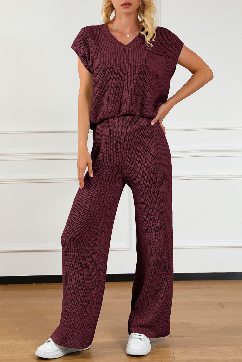 Ensemble haut à col en V et pull à jambes larges