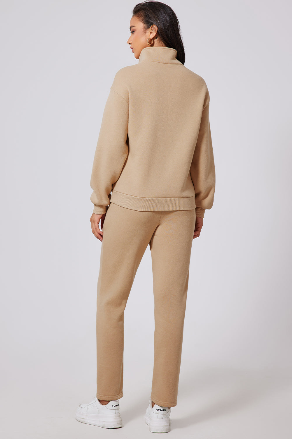 Ensemble haut à col roulé et pantalon à demi-pression