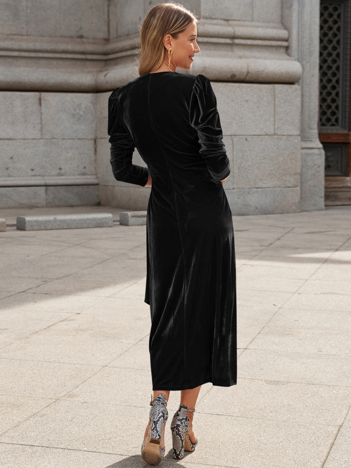 Robe mi-longue à manches bouffantes et surplis