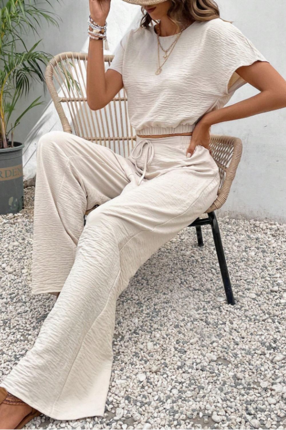 Ensemble haut à manches courtes et pantalon à col rond