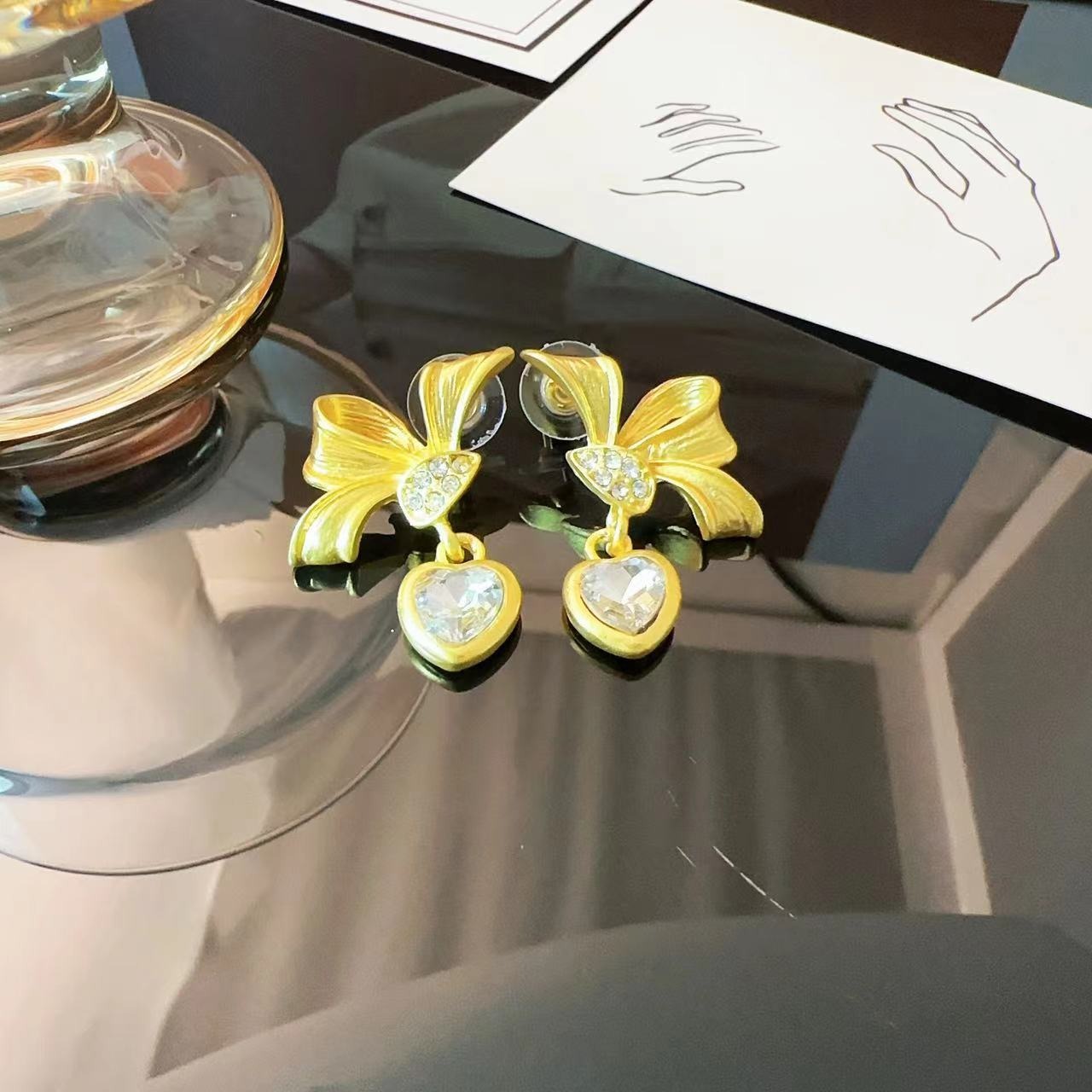 Boucles d'oreilles en strass en forme de cœur en forme de nœud pour femmes, boucles d'oreilles vintage et élégantes