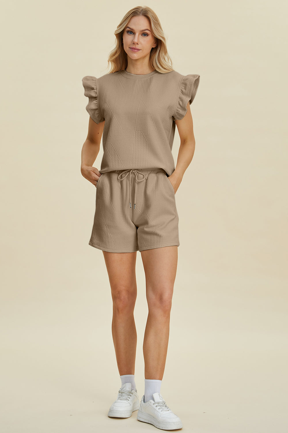 Ensemble haut et short texturés à col rond et manches à volants Double Take