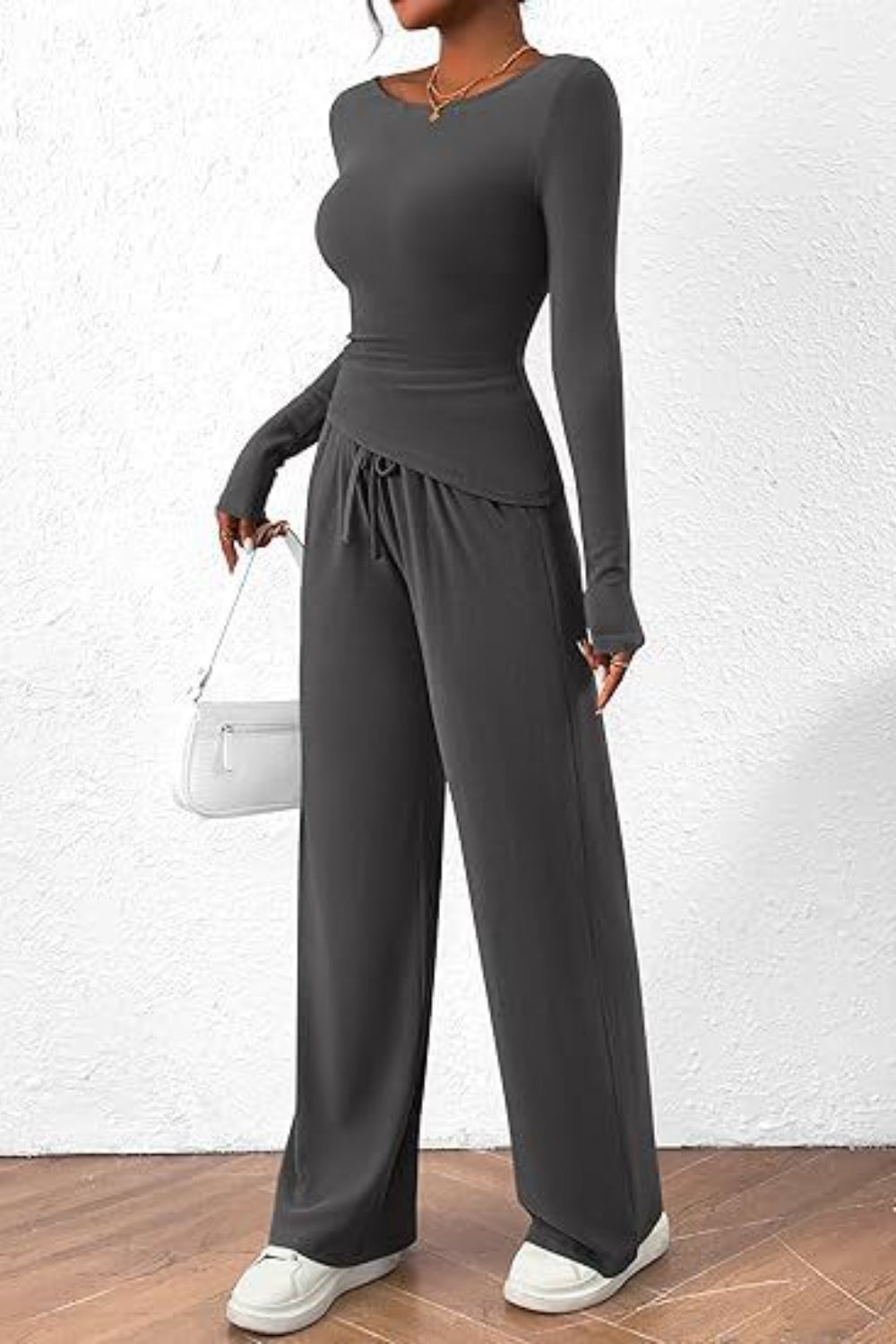Ensemble haut à manches longues et pantalon à col rond