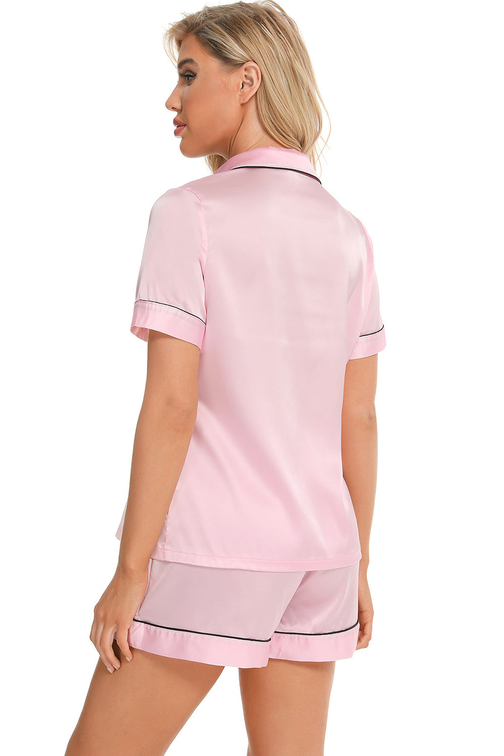 Ensemble de détente imprimé avec haut à manches courtes et short boutonnés