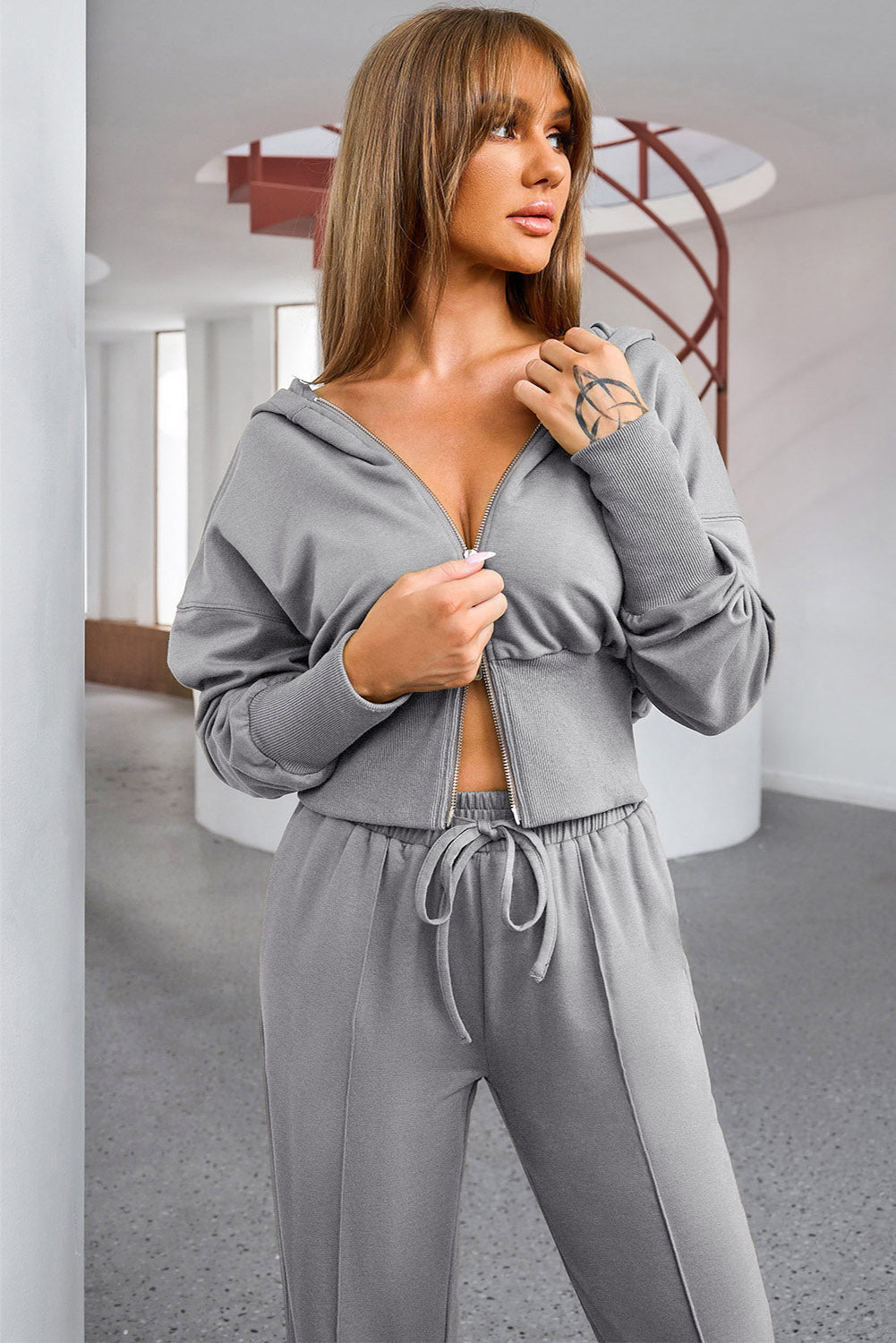 Ensemble actif avec sweat à capuche à épaules tombantes et pantalon à cordon de serrage
