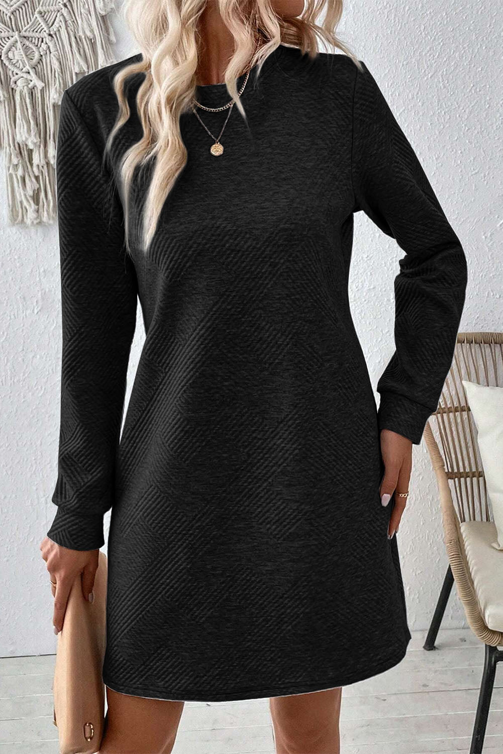 Mini-robe texturée à col rond et manches longues