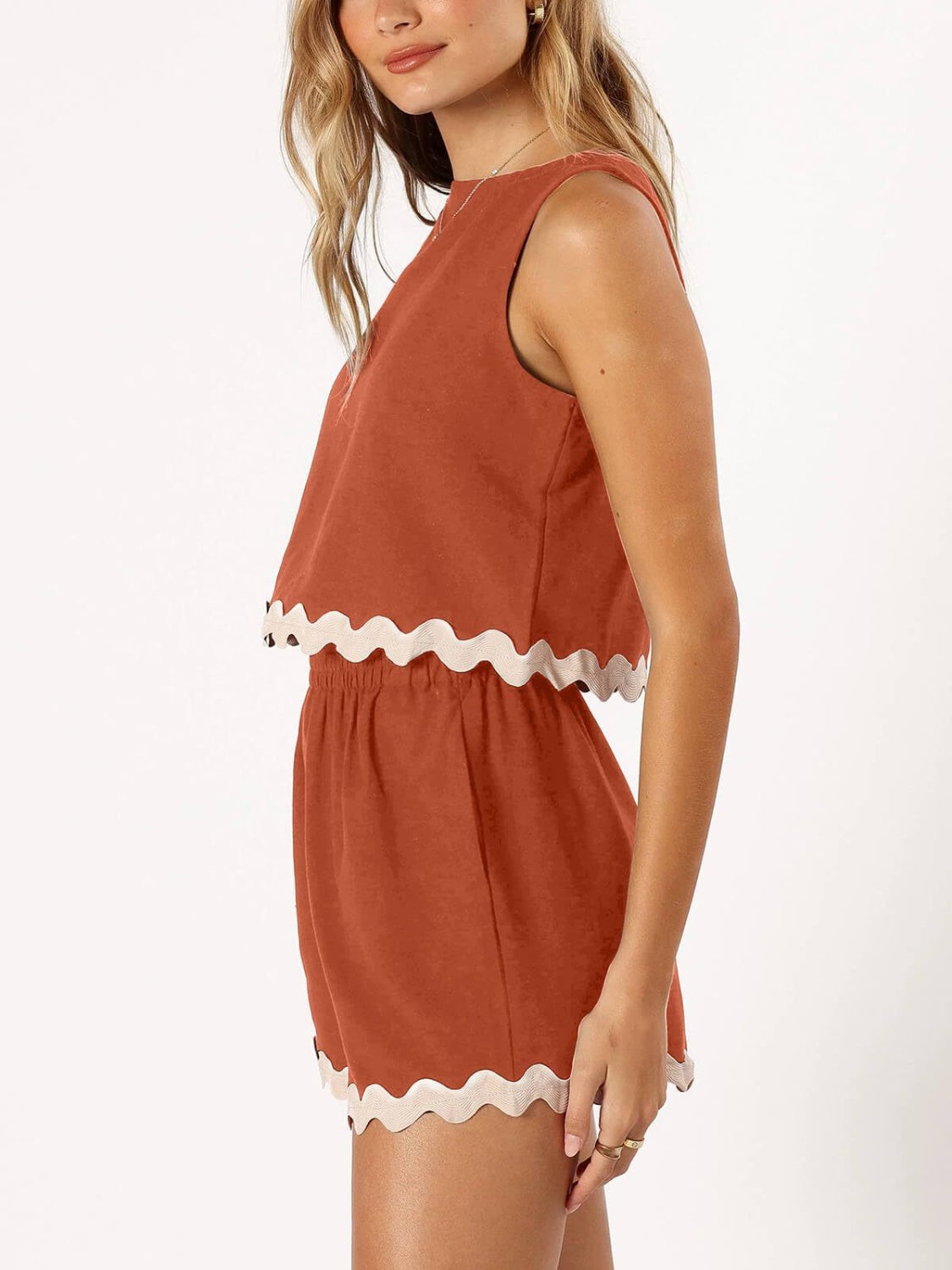 Ensemble haut et short à col rond et bordure contrastée